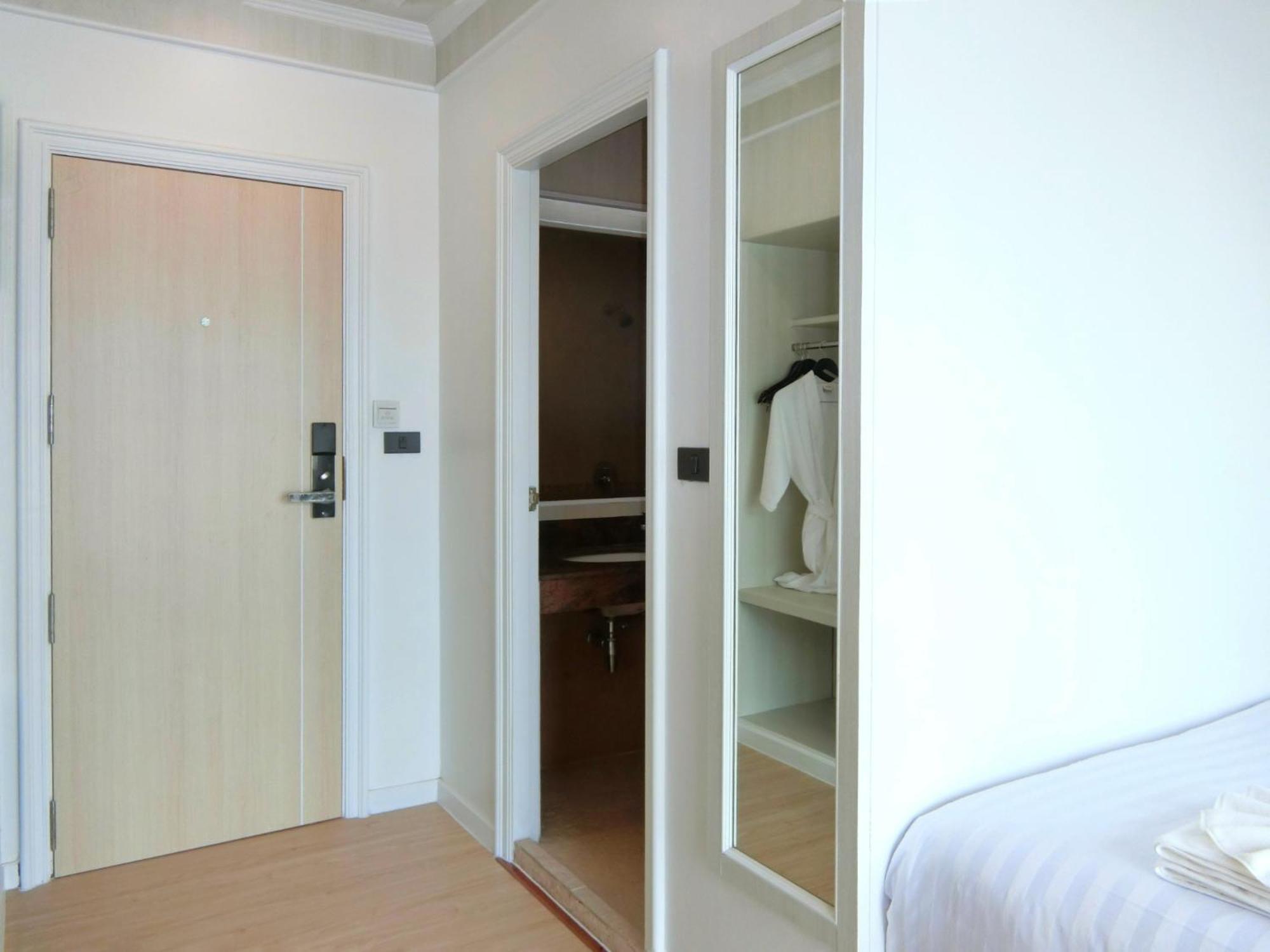 Sira Boutique Residence - Newly Renovated Patong Екстер'єр фото