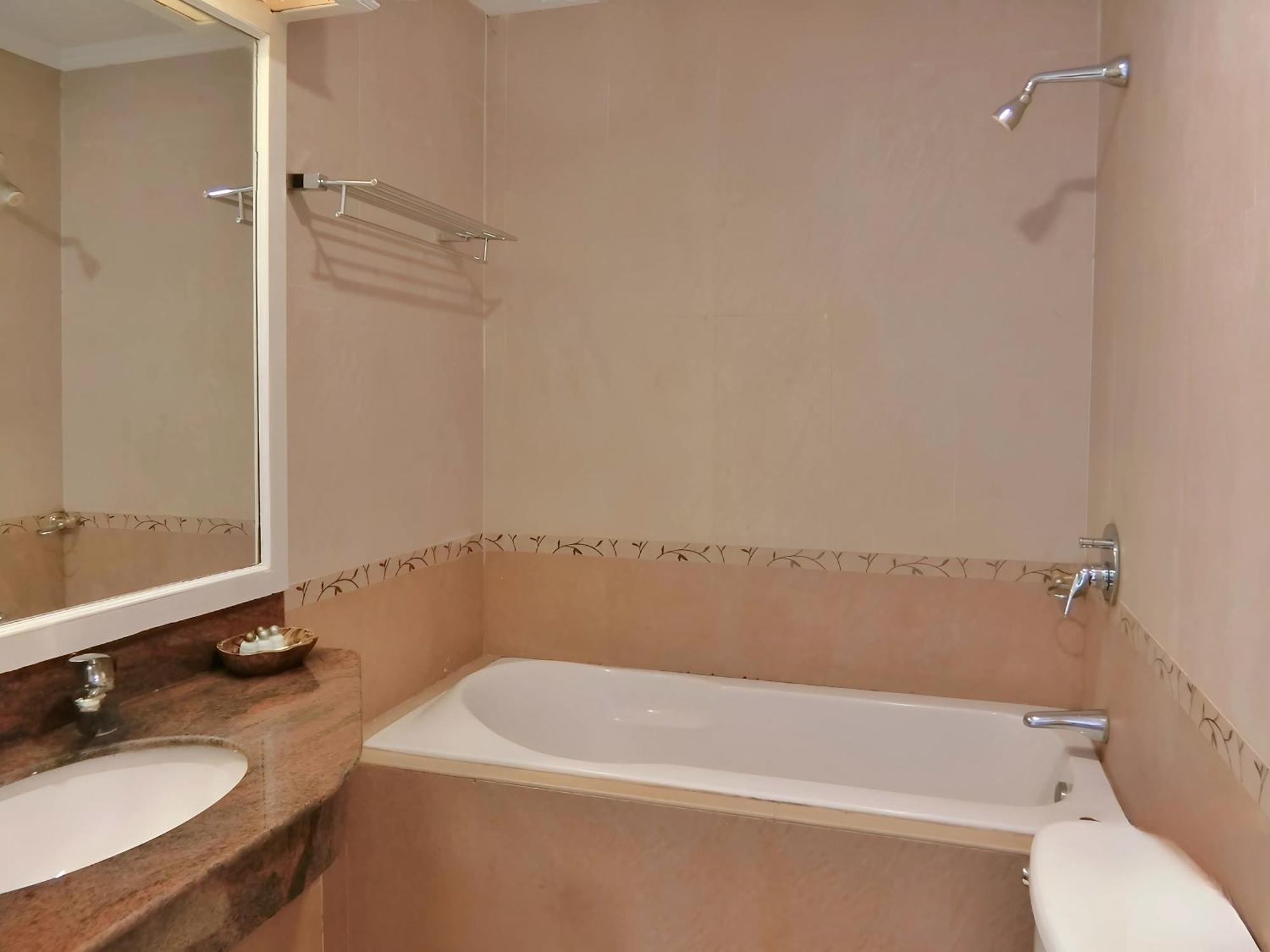 Sira Boutique Residence - Newly Renovated Patong Екстер'єр фото