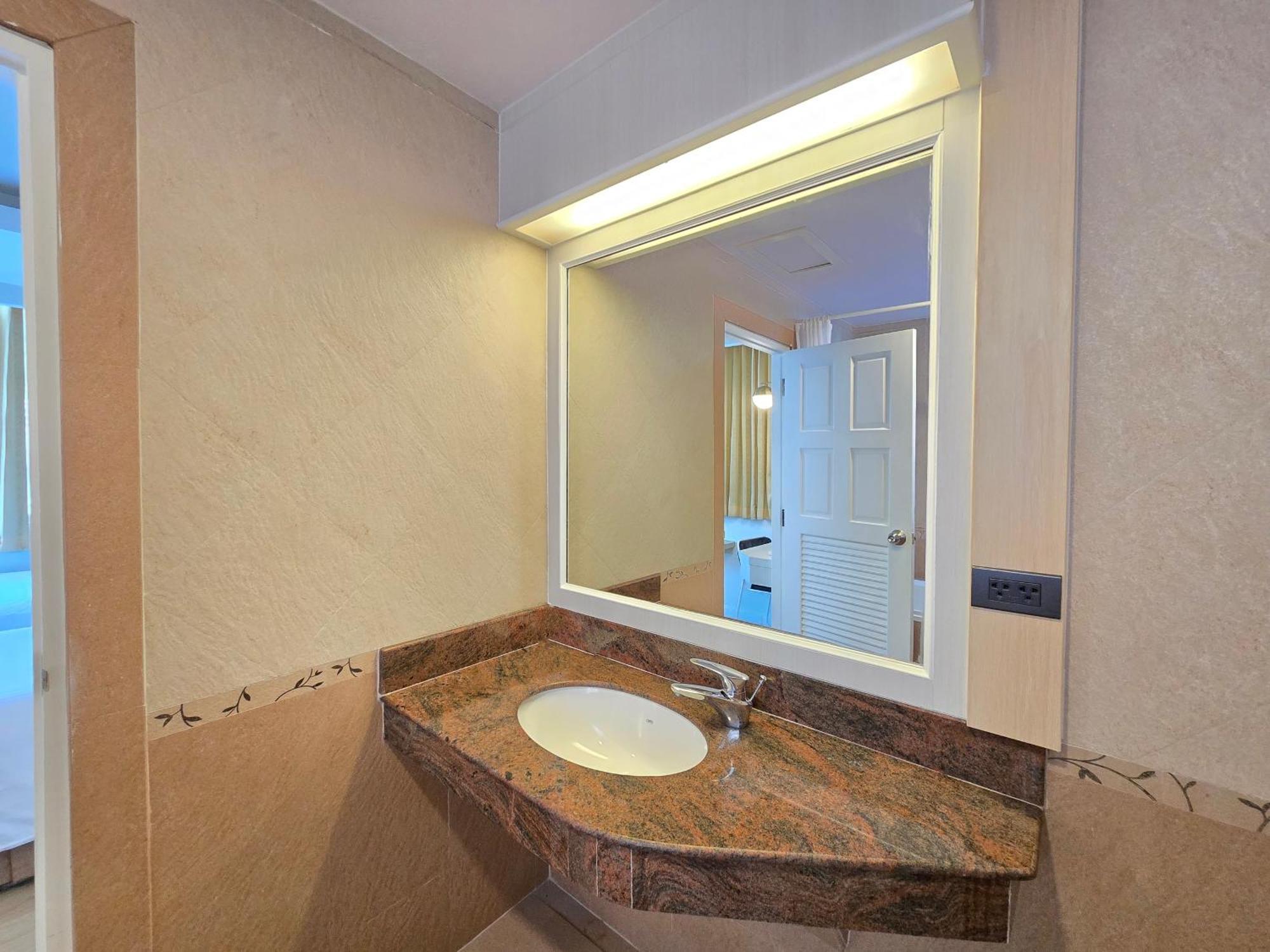 Sira Boutique Residence - Newly Renovated Patong Екстер'єр фото